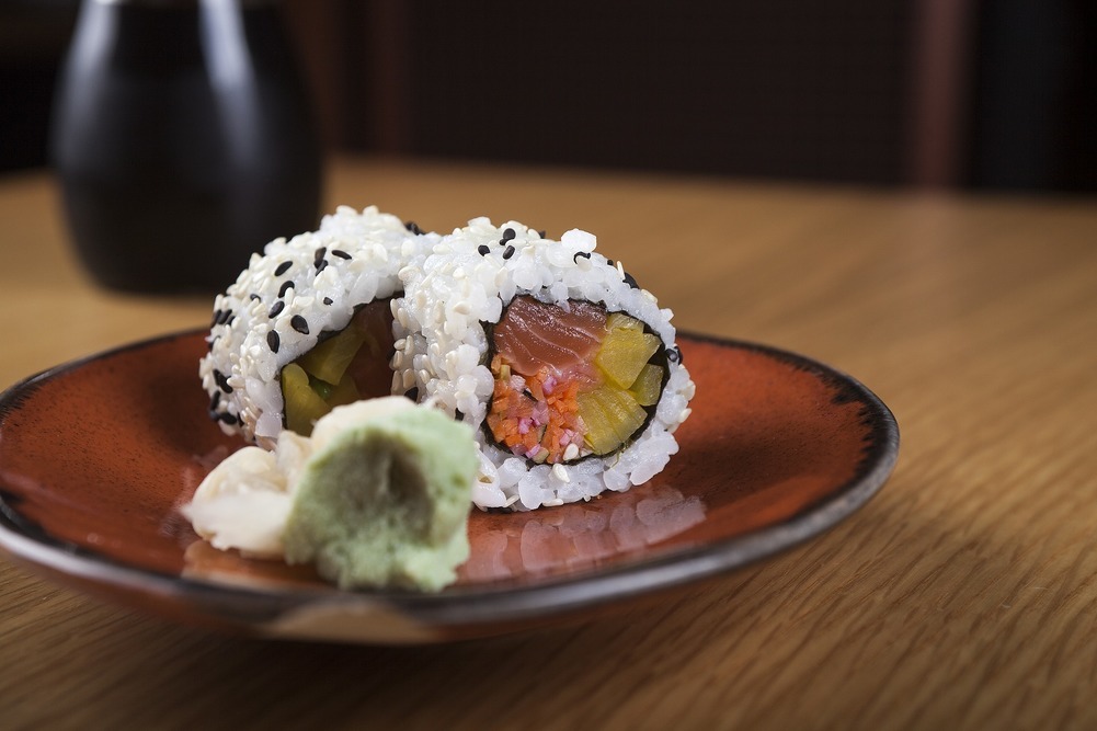 sushi gjord av riskokare